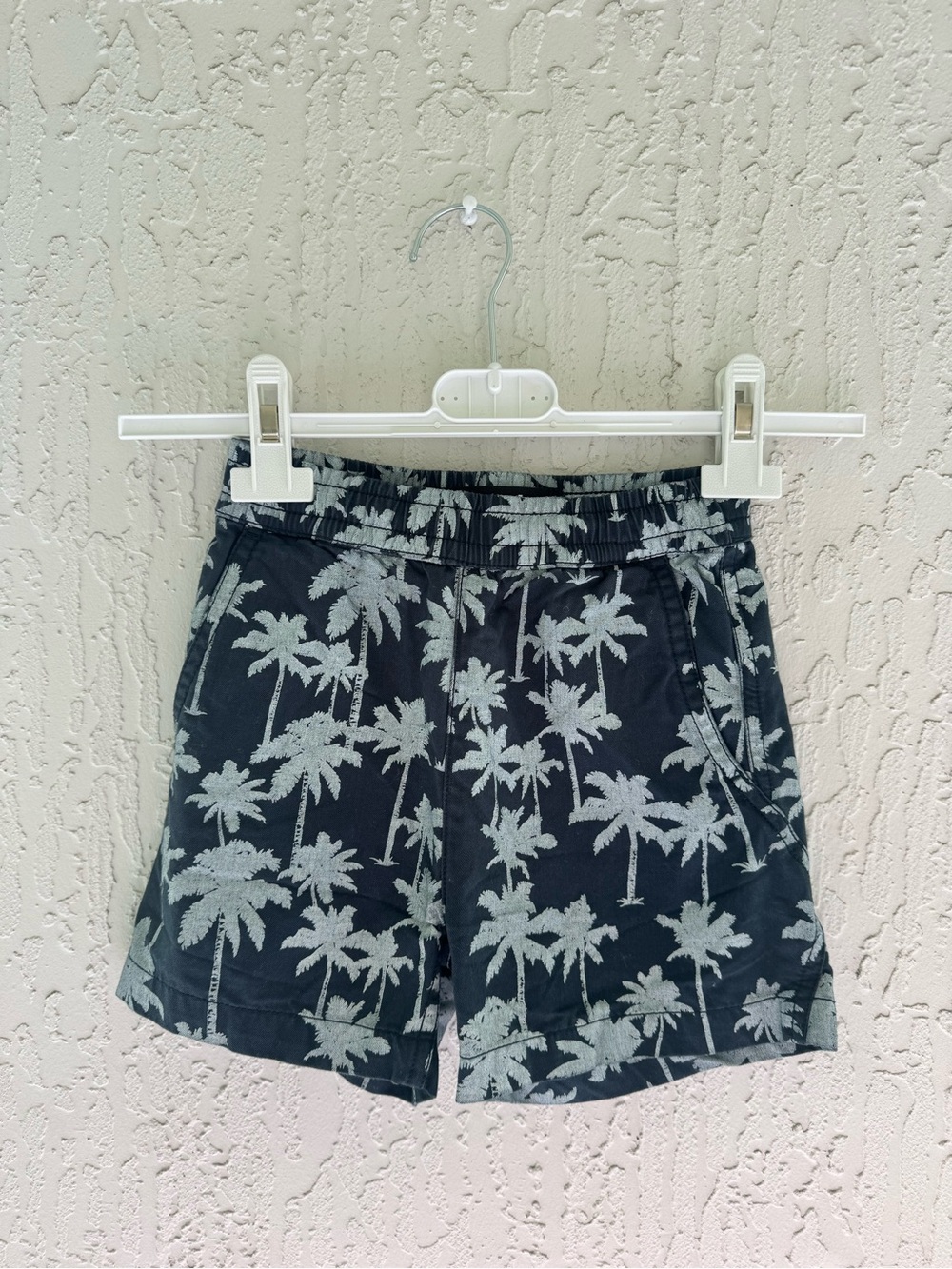 Kids pre-loved Molo navy Shorts with Light Gray Palm Print size 92